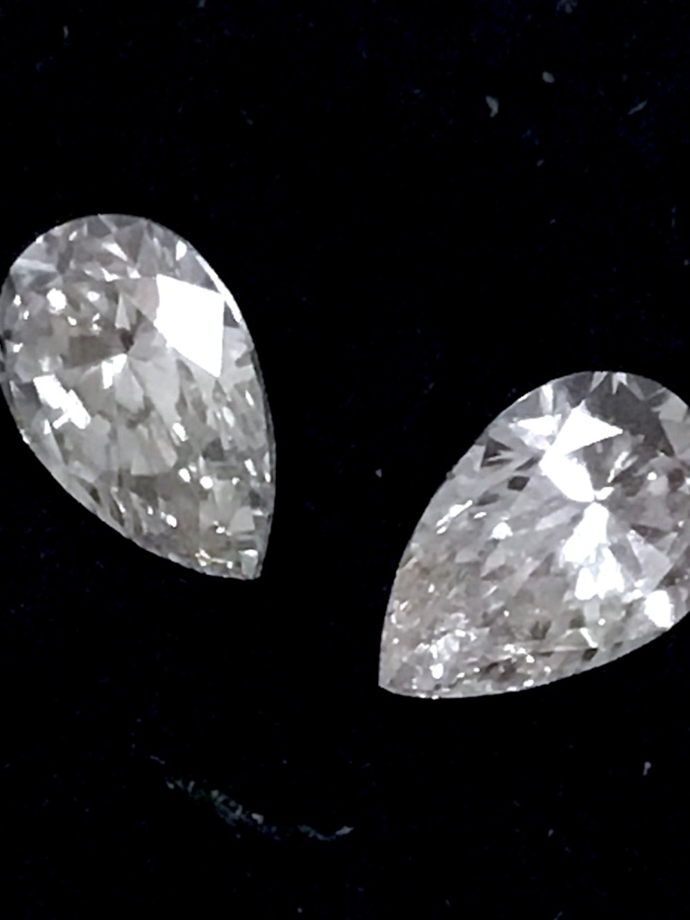 Pear-Shaped Loose Stones – 0.85 CT – F VVS2 – Beautiful Pair